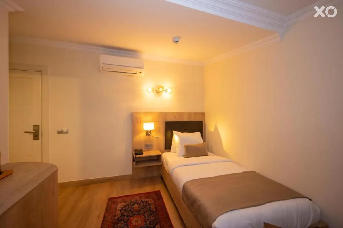 Porta Romanos Hotel