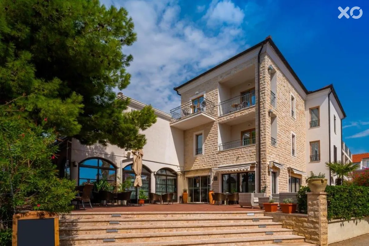 Nikola Hotel
