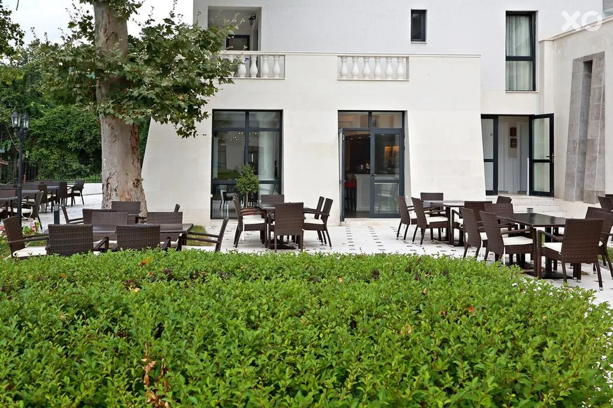 White Rock Castle Suite Hotel