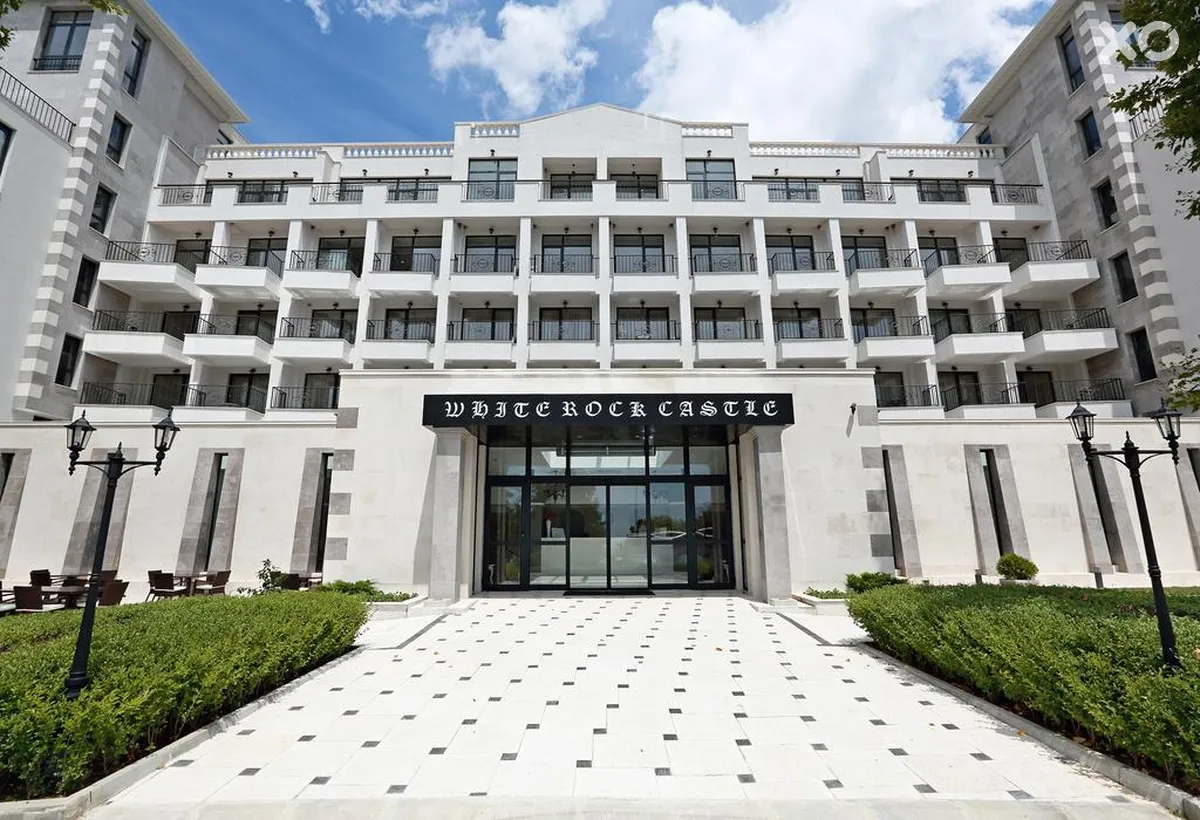 White Rock Castle Suite Hotel
