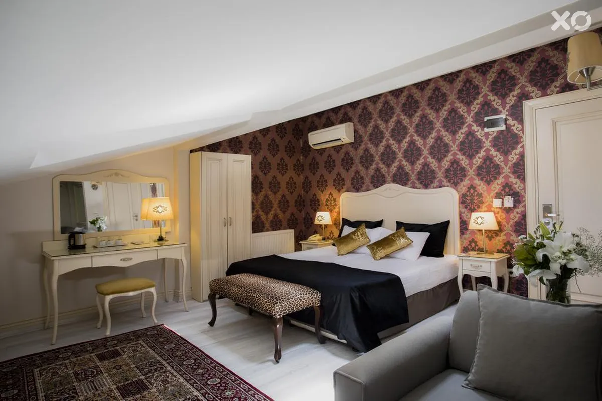 Raymond Hotel