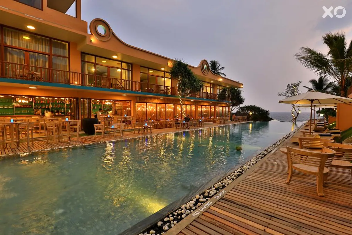 Thaproban Pavilion Waves Unawatuna