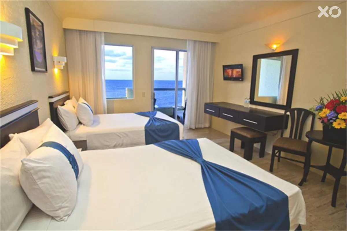 Aquamarina Beach Hotel Cancun