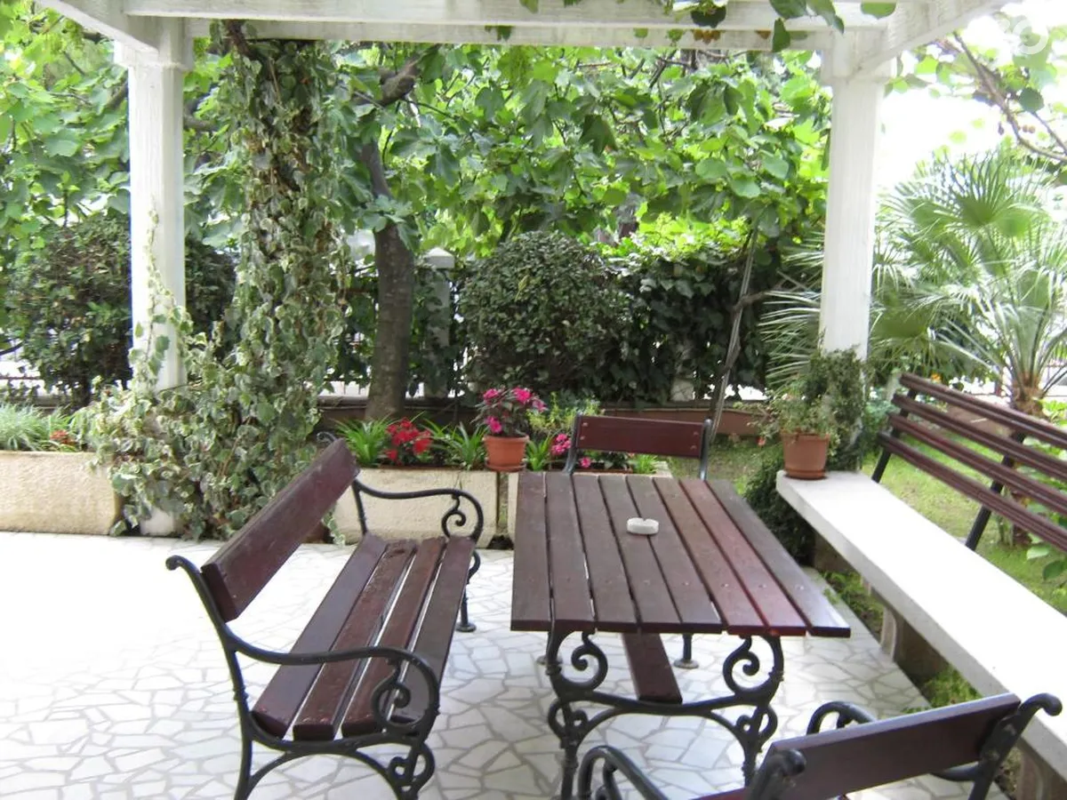 Franeta Apartments