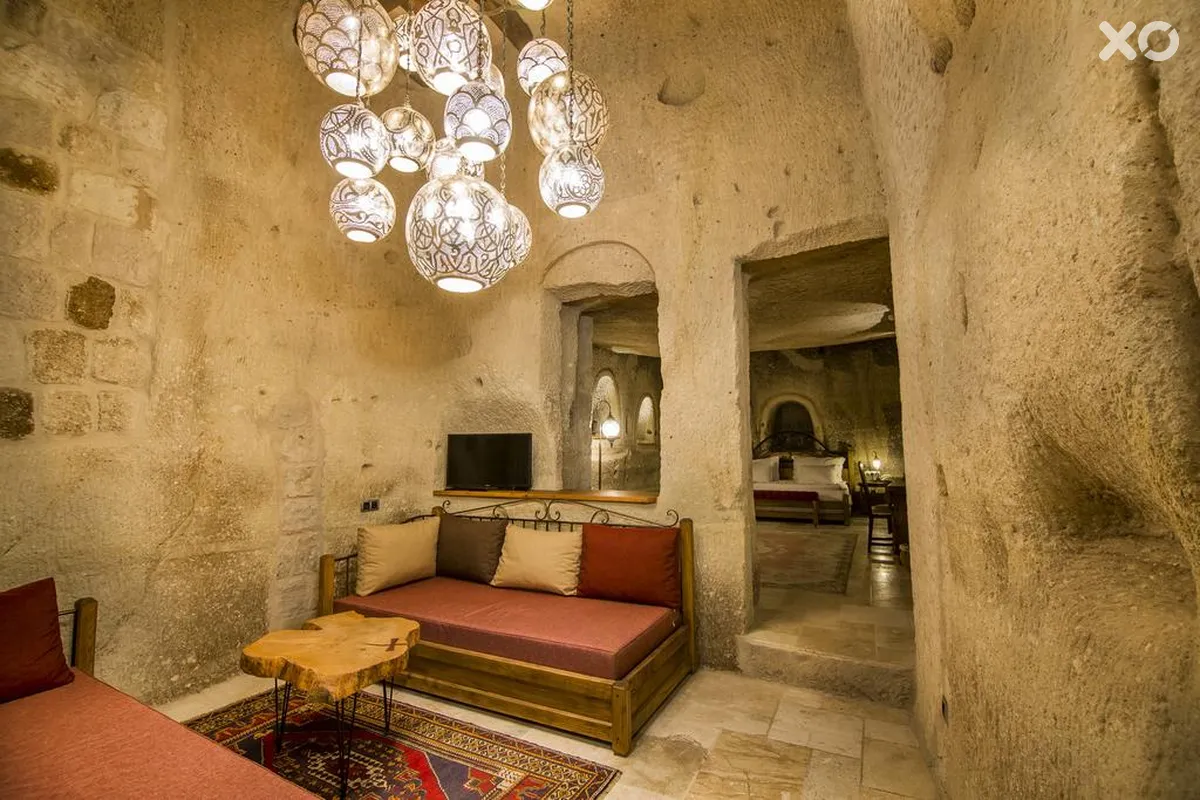 Hera Cave Suites