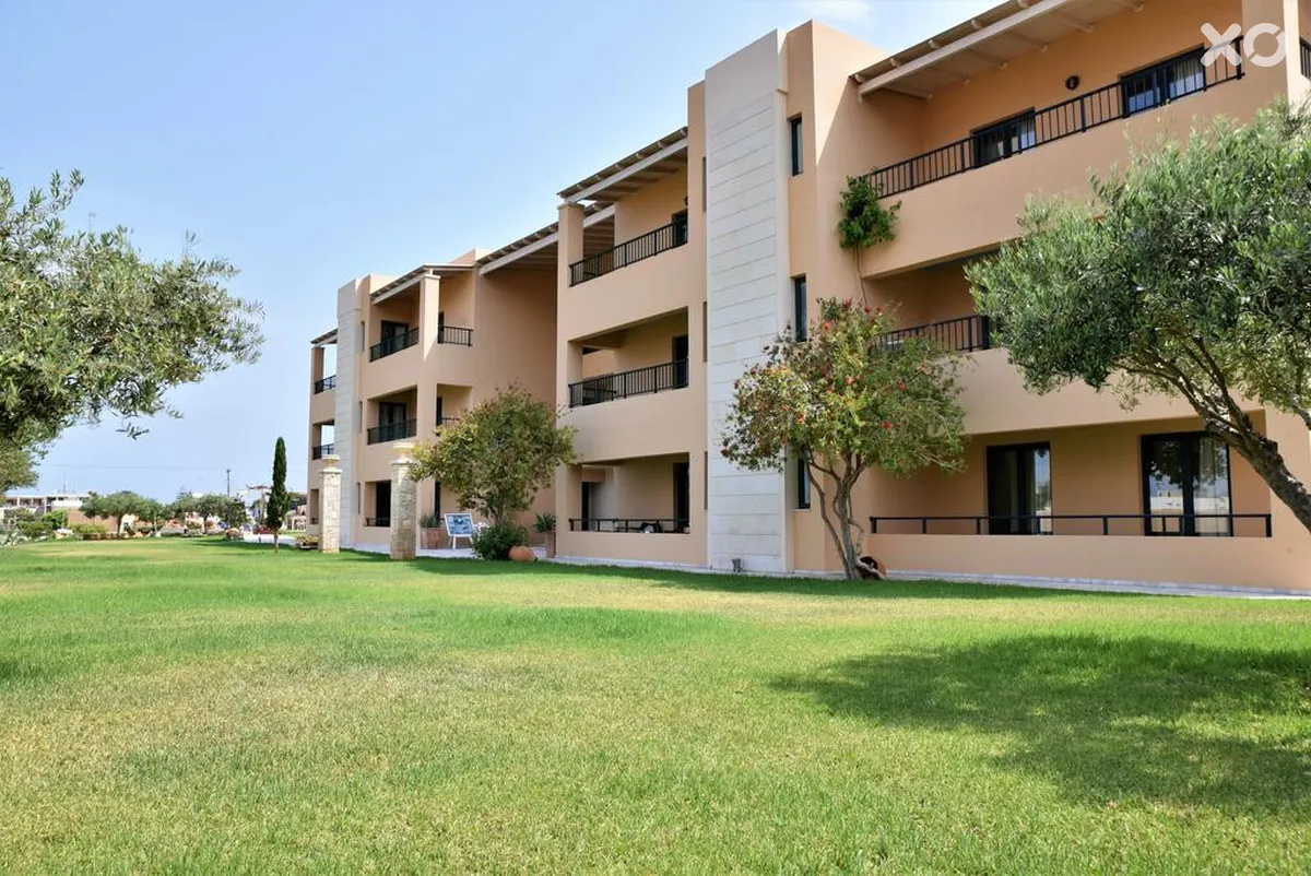 Golden Bay Studios & Apartments