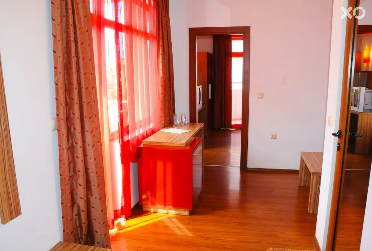 Apolis Hotel