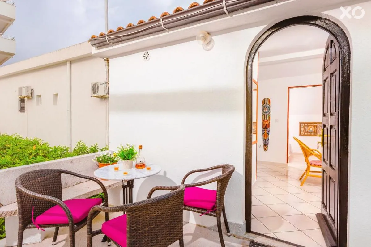 Franeta Apartments