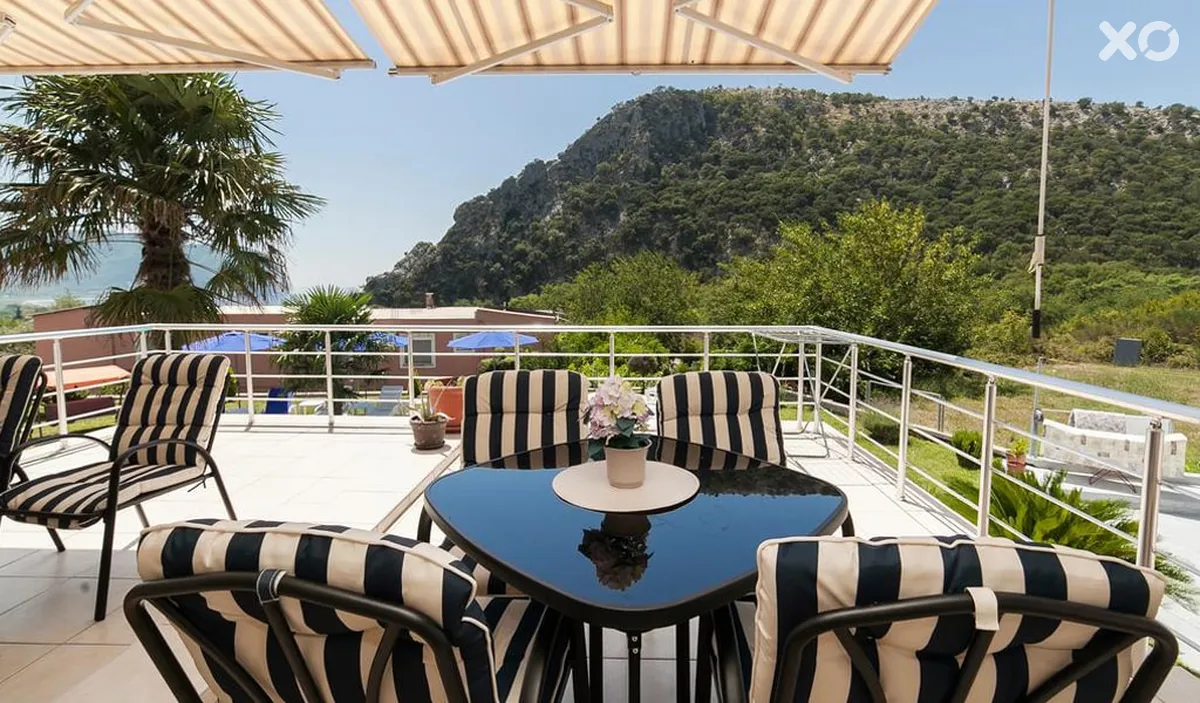 Jovicevic Pool Villa