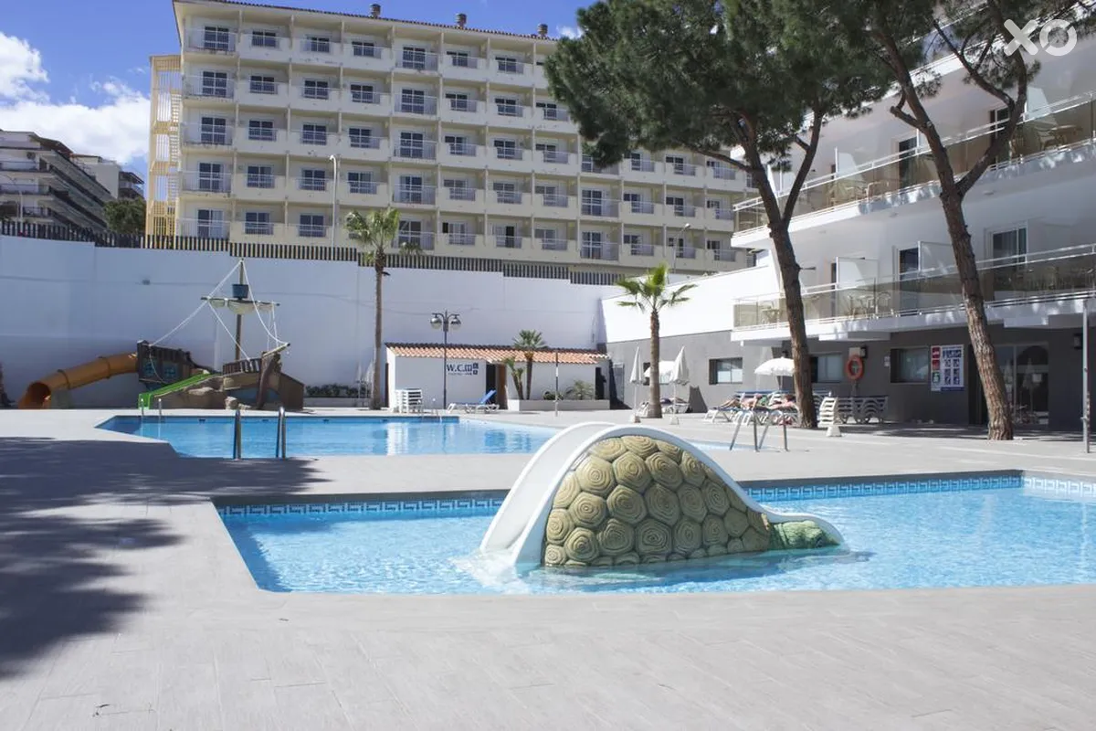 Oasis Park Hotel