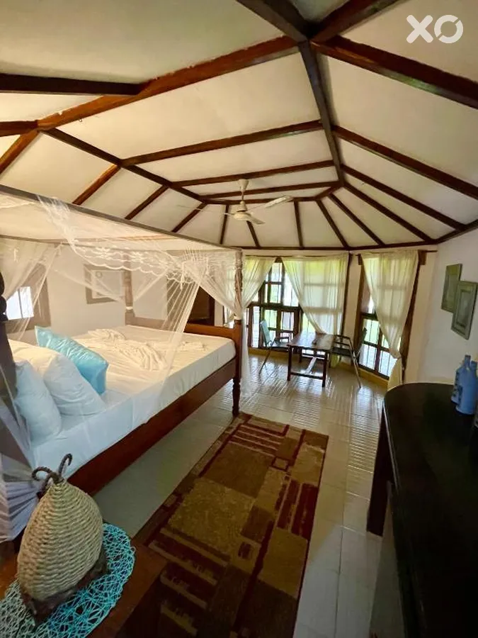 Mambo Beach Villas