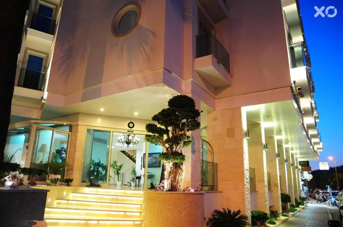 Alesta Yacht Hotel