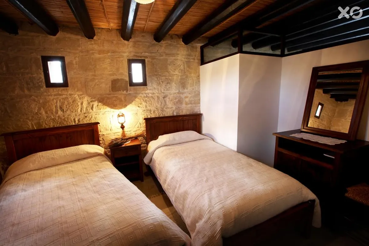 Leonidas Village Houses