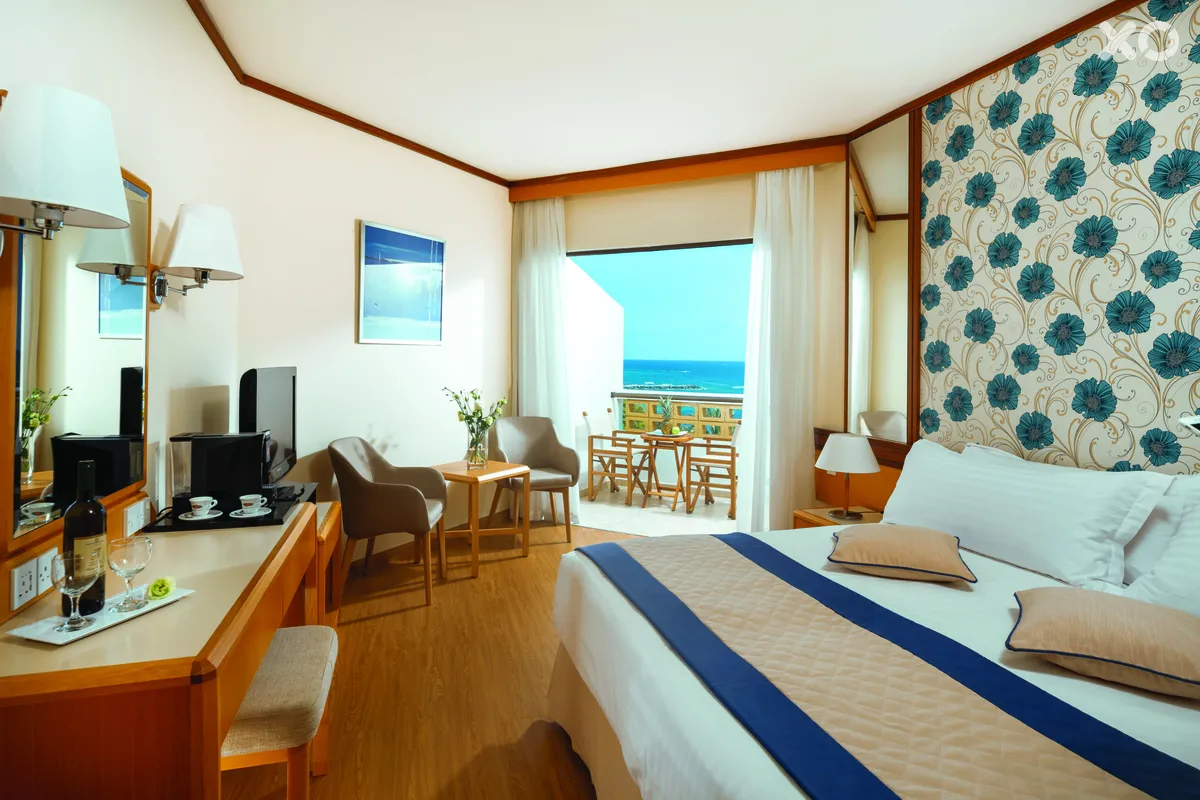 Constantinou Bros Athena Royal Beach Hotel