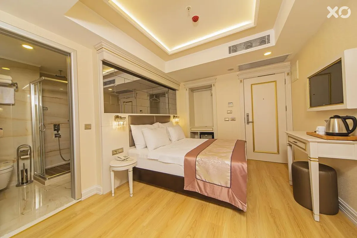 Grand Naki Hotel