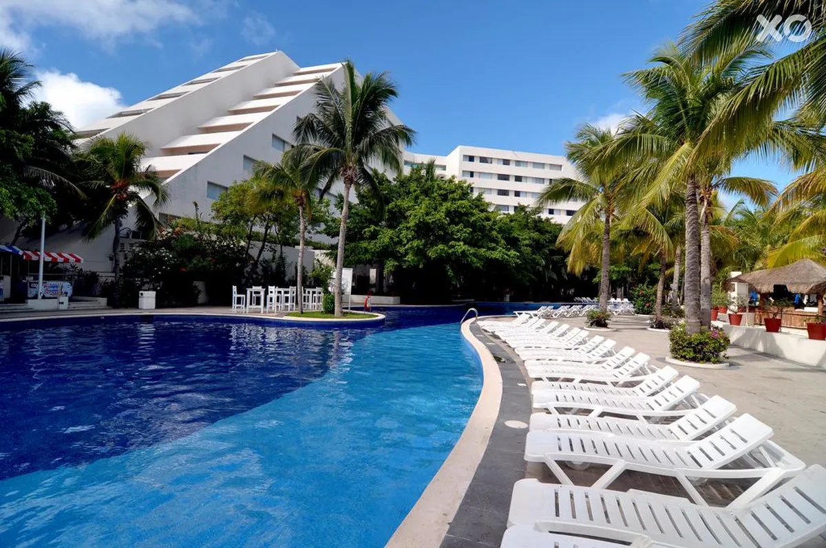 Grand Oasis Palm