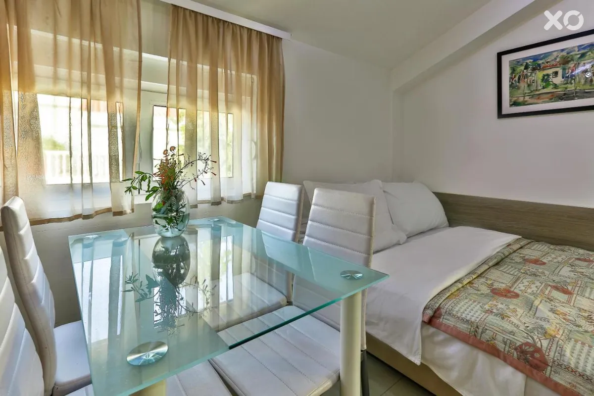 Velzon Villa