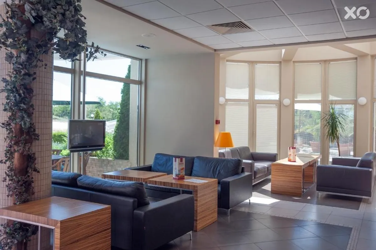 Jeravi Hotel