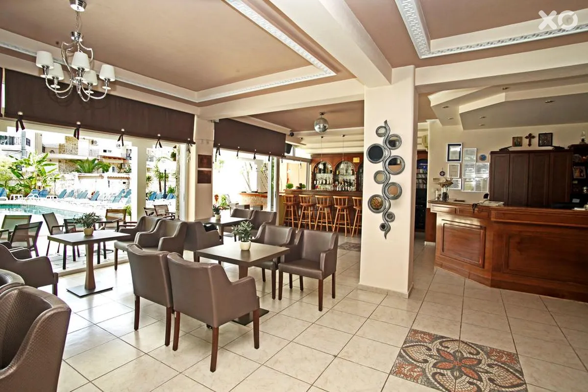 Sarantis Hotel