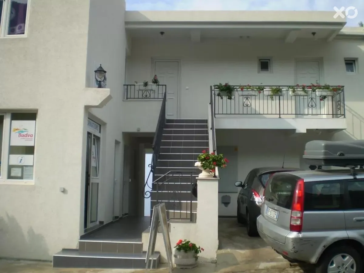Leut Apartments