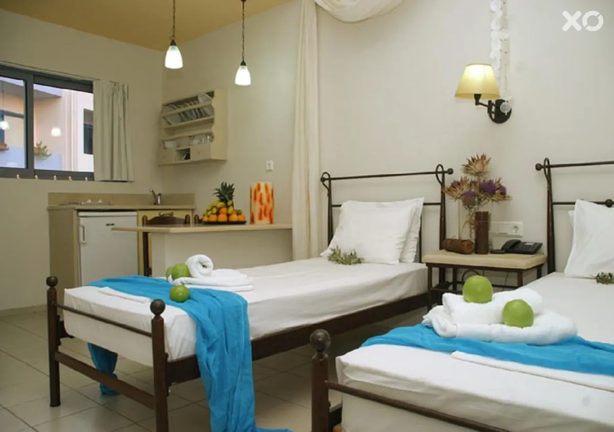Golden Bay Studios & Apartments