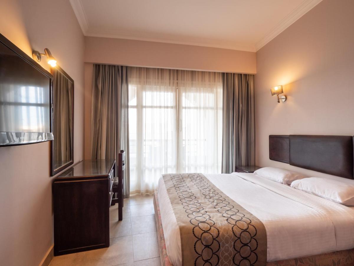 Sunny Days Mirette Family Apartments & Resort