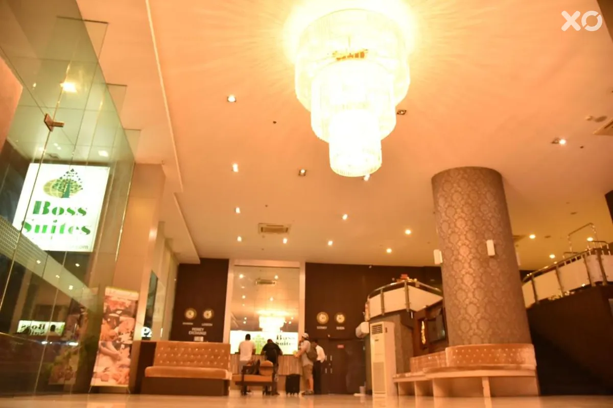 Boss Suites Nana Hotel