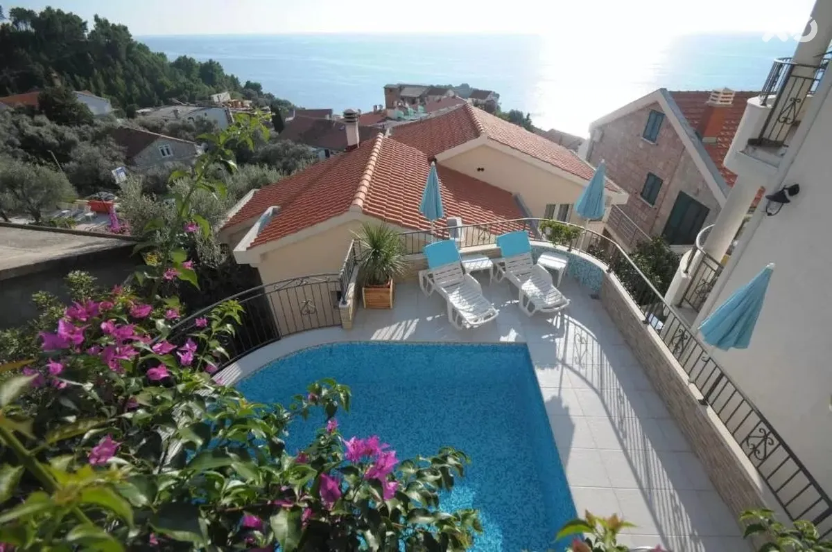 Leut Apartments