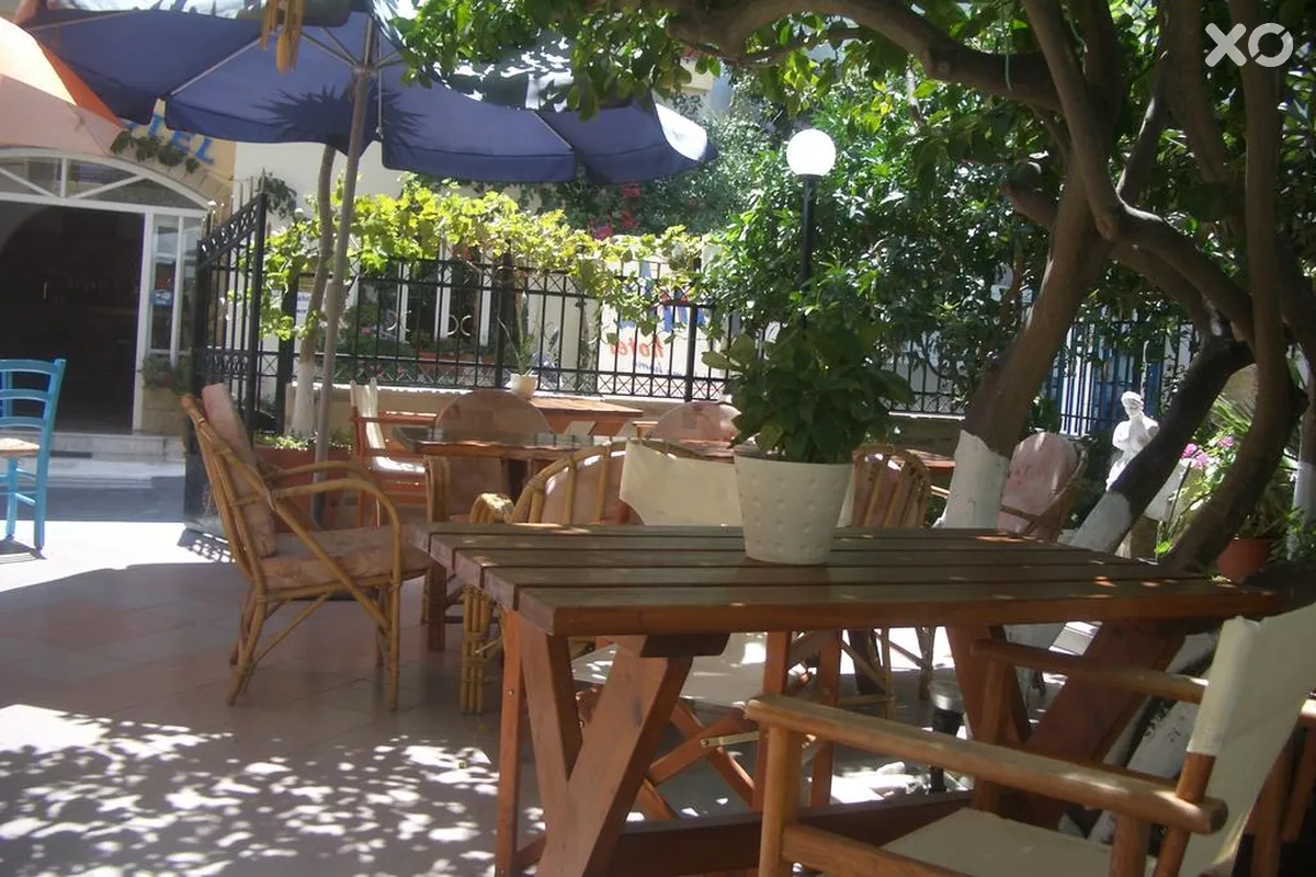 Voula Hotel & Apartments