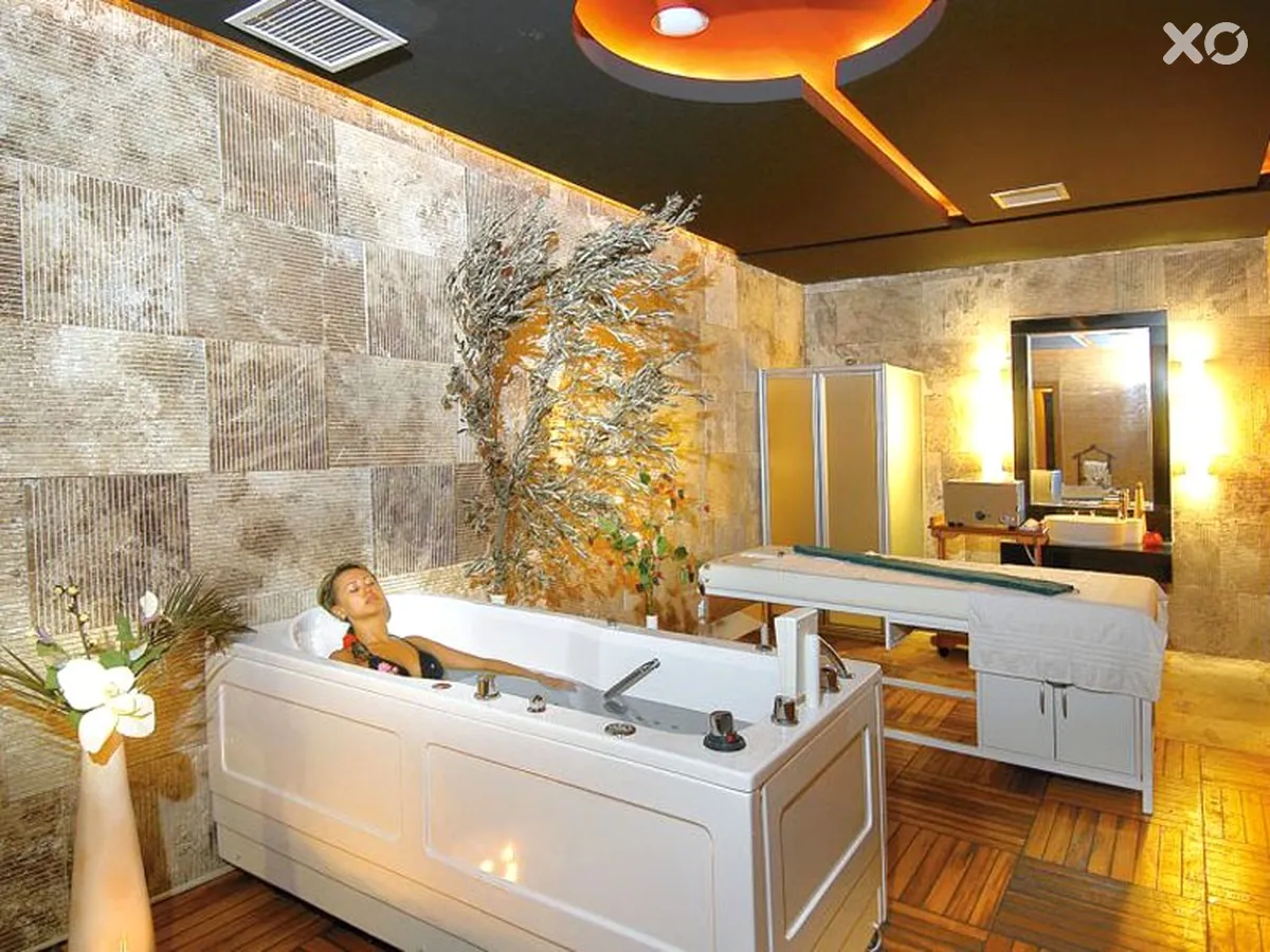 Royal Wings Hotel