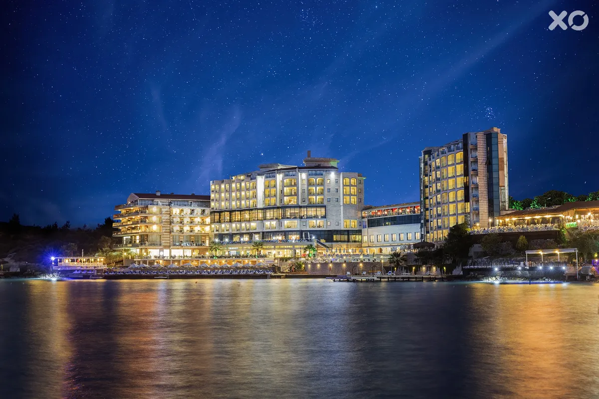 Charisma De Luxe Hotel