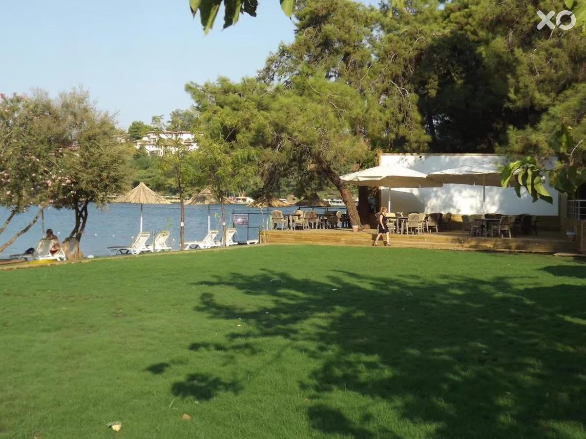 Alesta Yacht Hotel