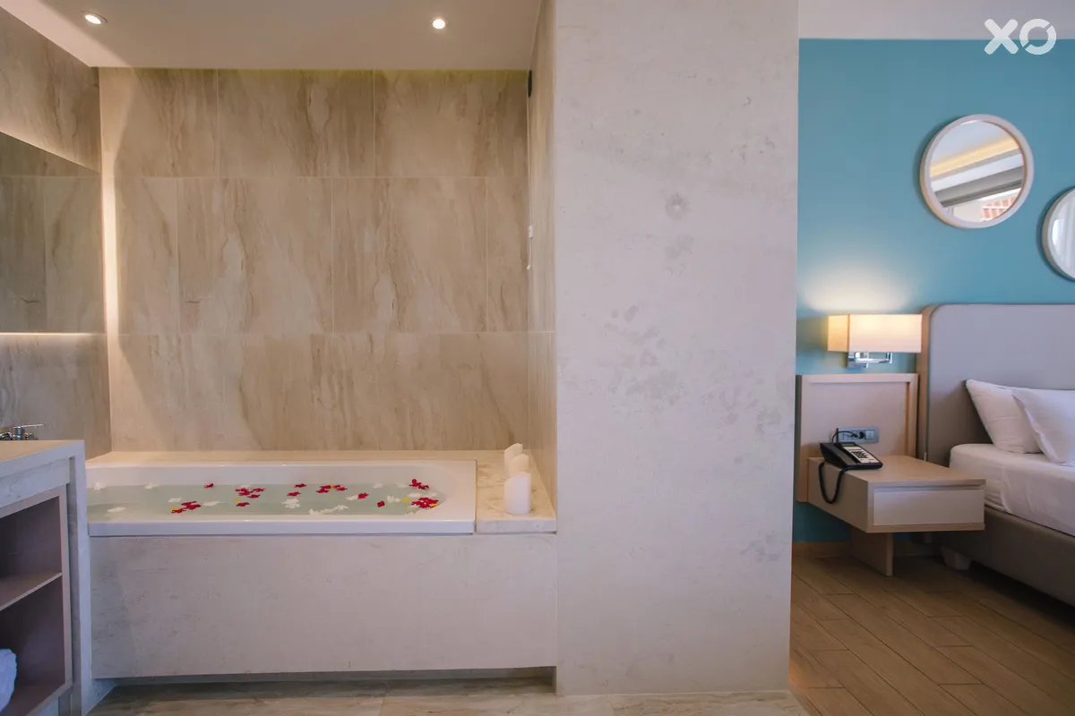 Almyros Beach Resort & Spa