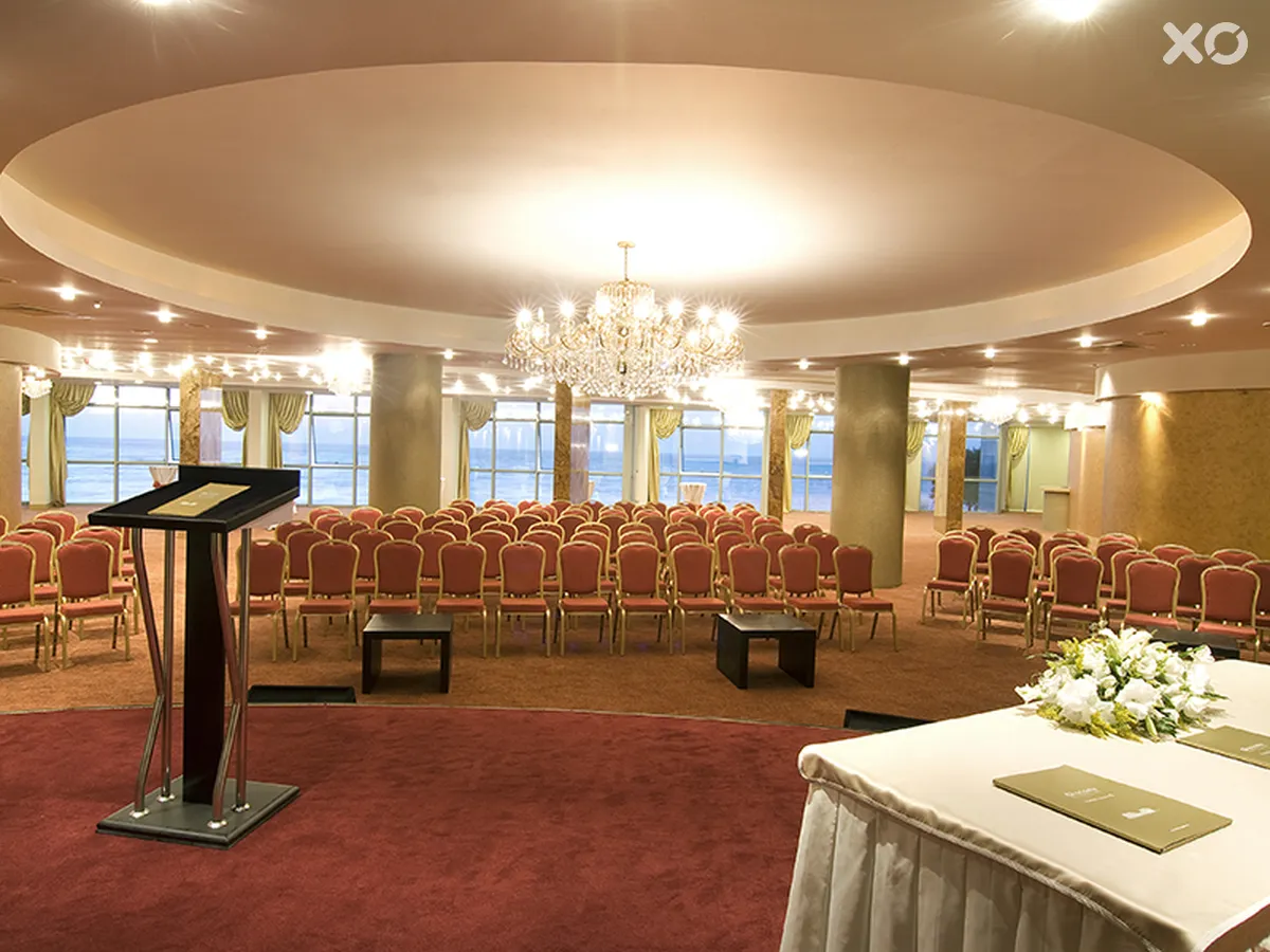 Charisma De Luxe Hotel