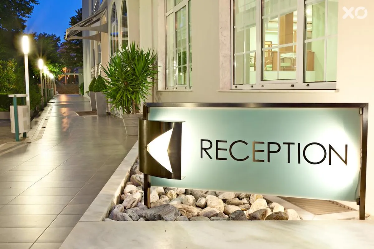 Kronos Hotel