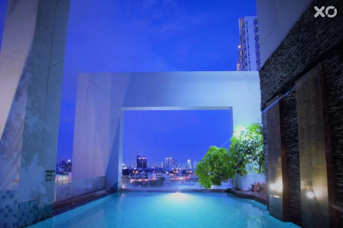 Grand Howard Hotel