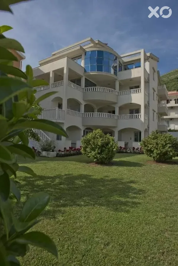 V Lux Villa