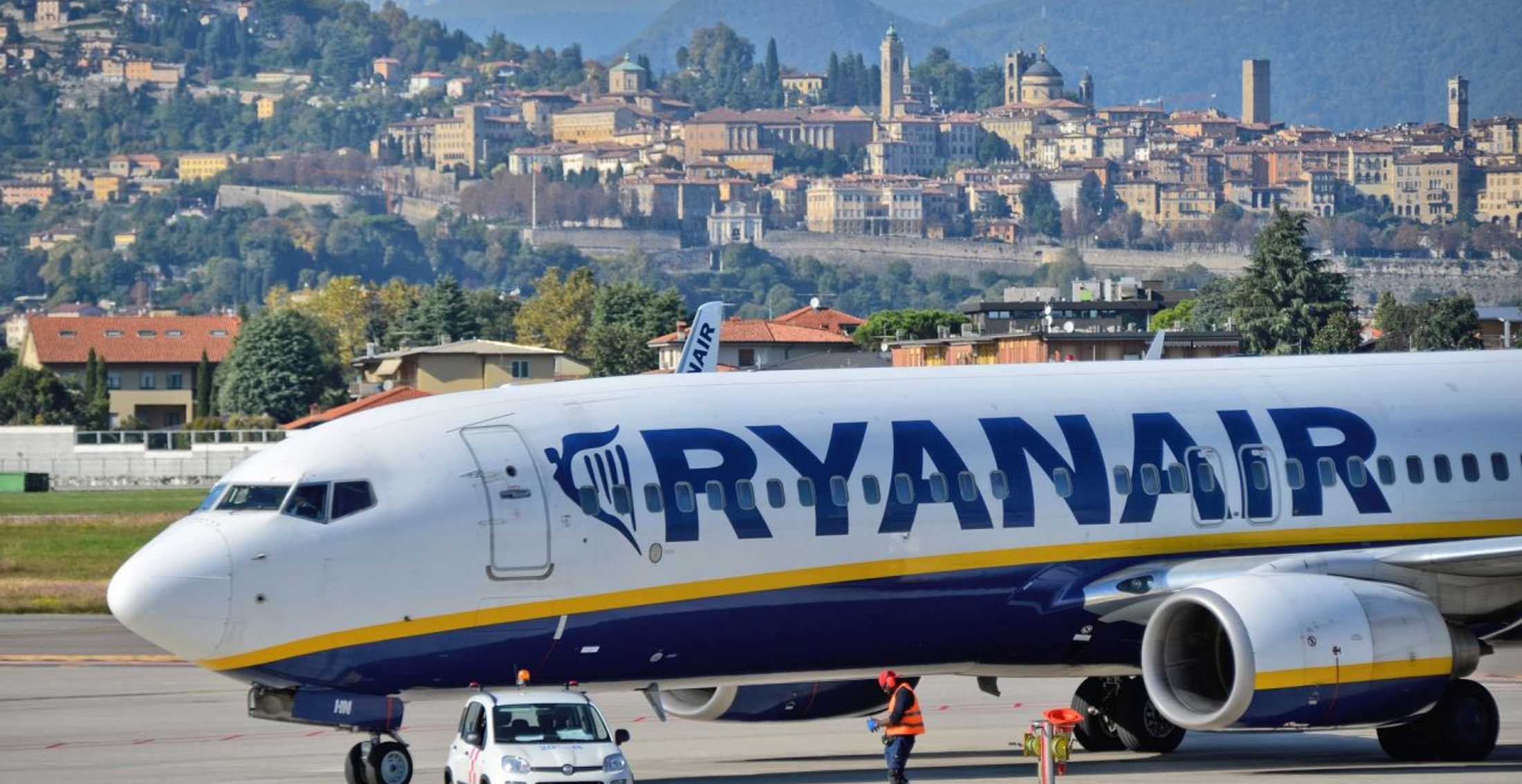 Ryanair масово закриває маршрути в Європі на літній сезон 2025 року