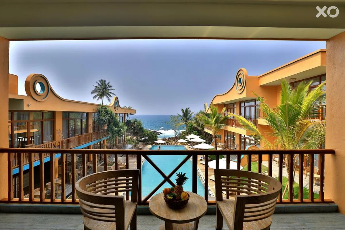 Thaproban Pavilion Waves Unawatuna