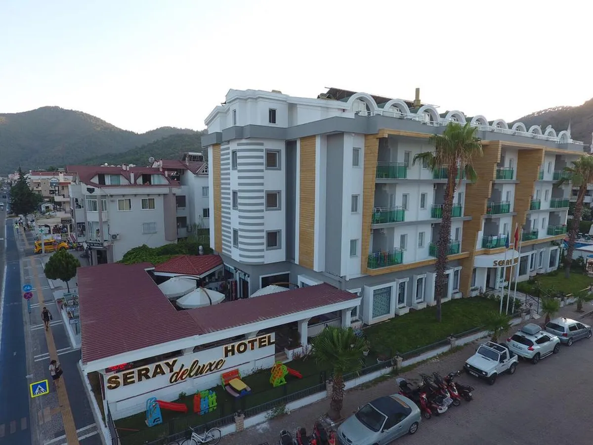 Aryes Deluxe Hotel