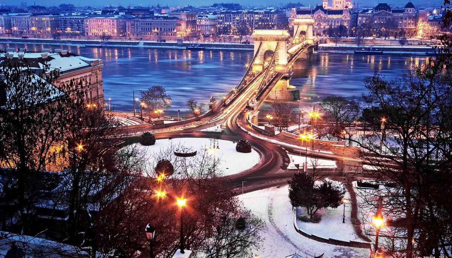 Венгрия на рождественский уик-энд! Теплые купальни, городские ярмарки и вечер на воде