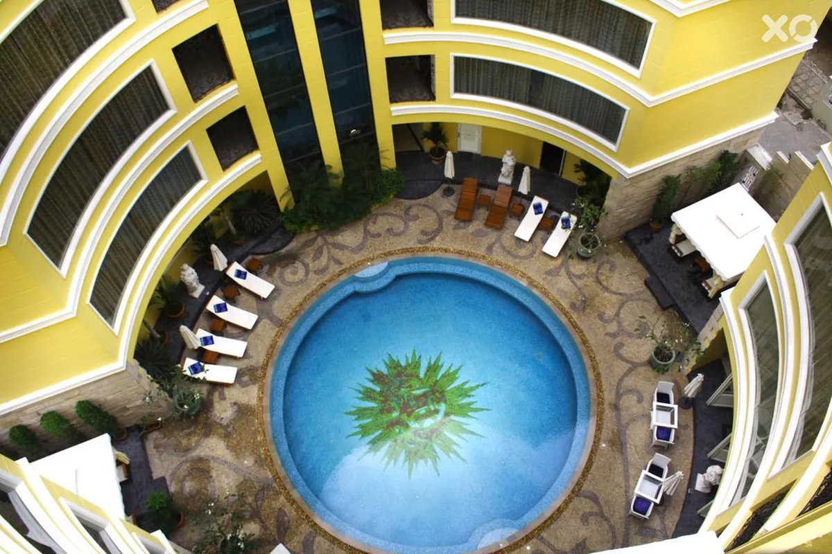 Four Seasons Place