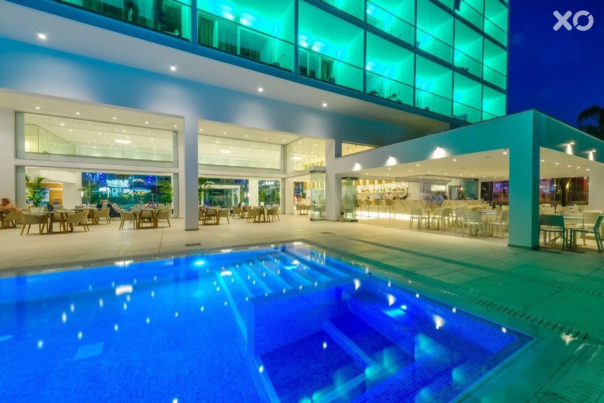 Seasons Tasia Maris Hotel