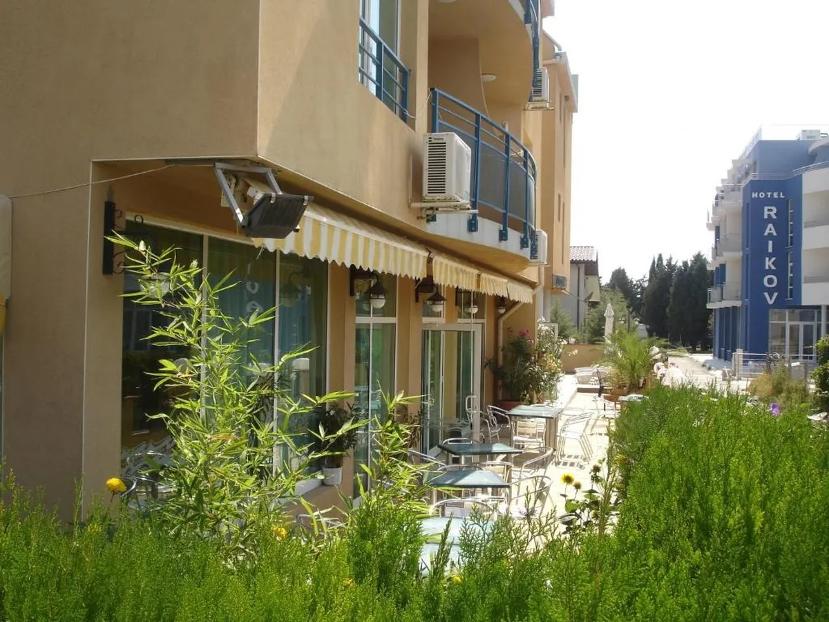 Riviera Hotel