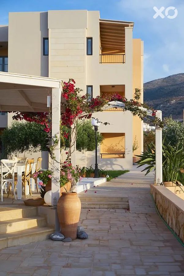 Golden Bay Studios & Apartments