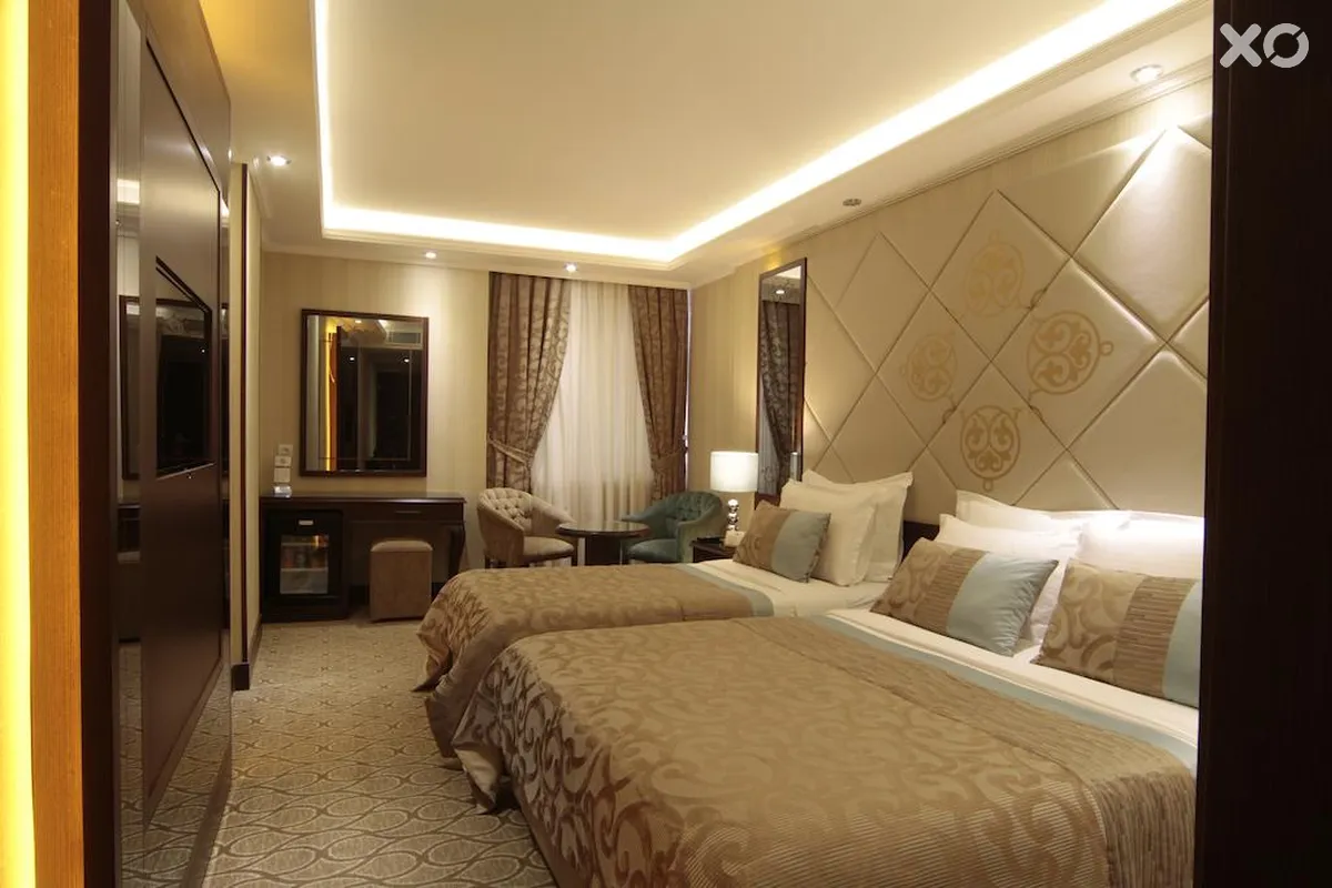 Black Bird Hotel