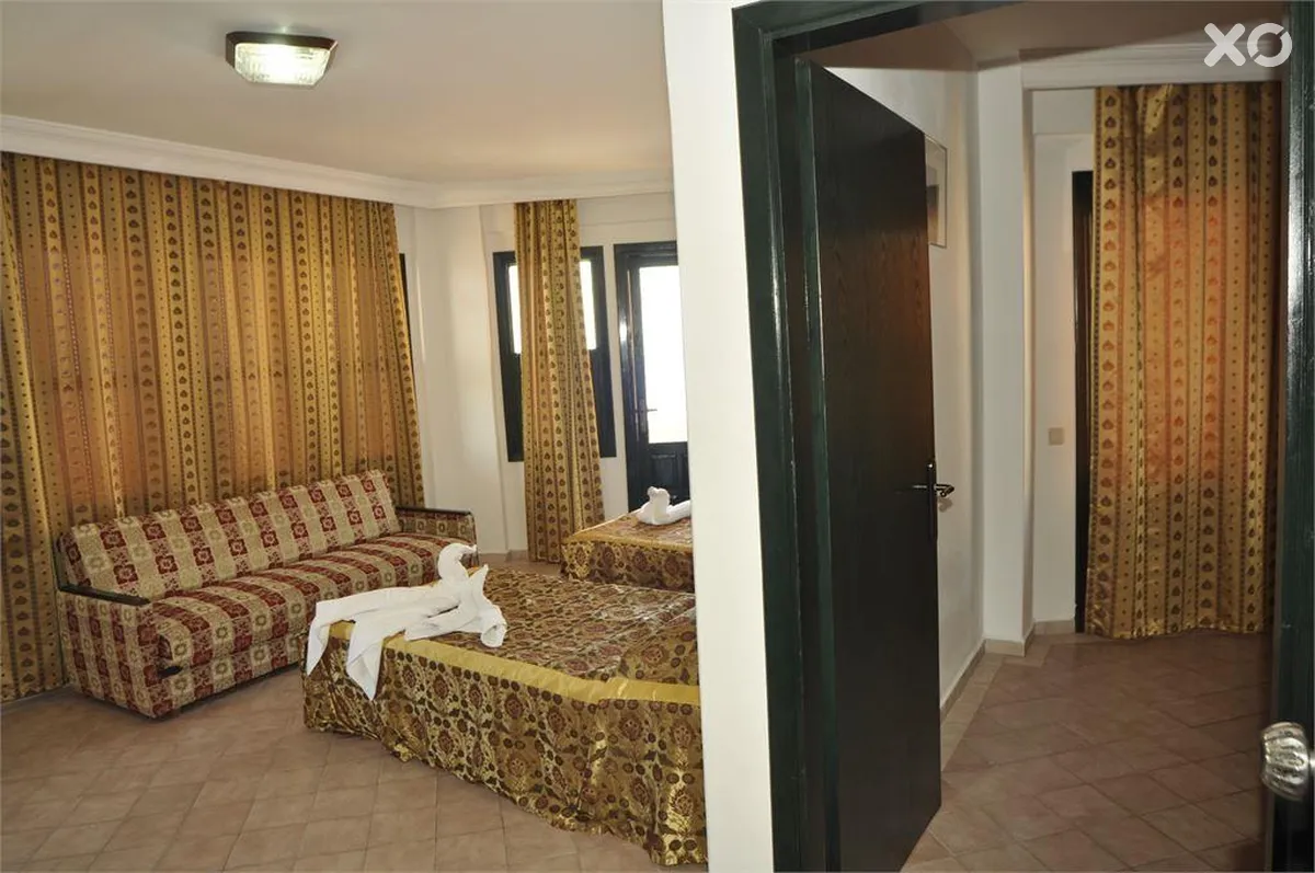Gold Twins Family Beach Hotel