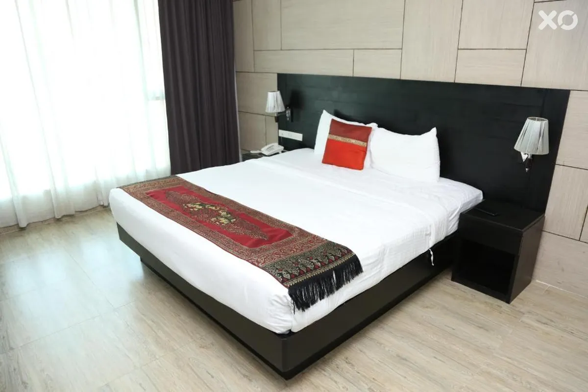 Boss Suites Nana Hotel
