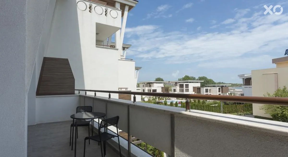 Apolonia Resort