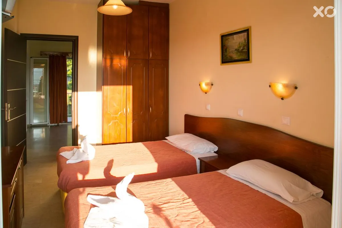 Kouros Apartments & Studios